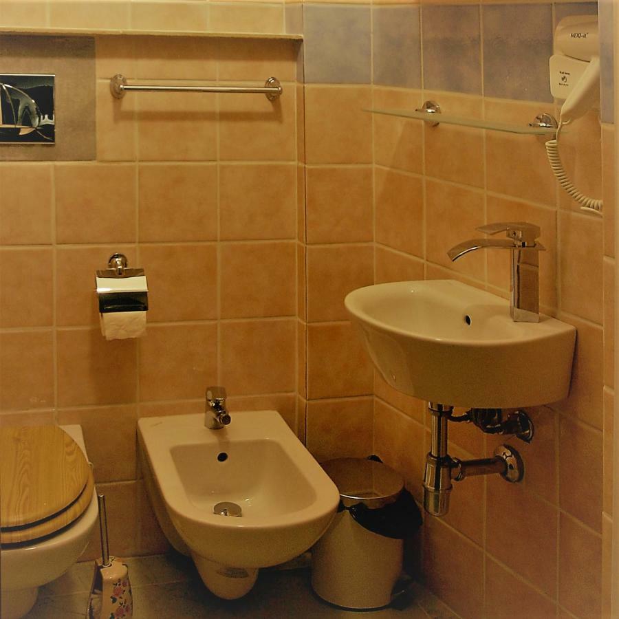 Boutique Oriente Express Hotel Cagliari Bagian luar foto