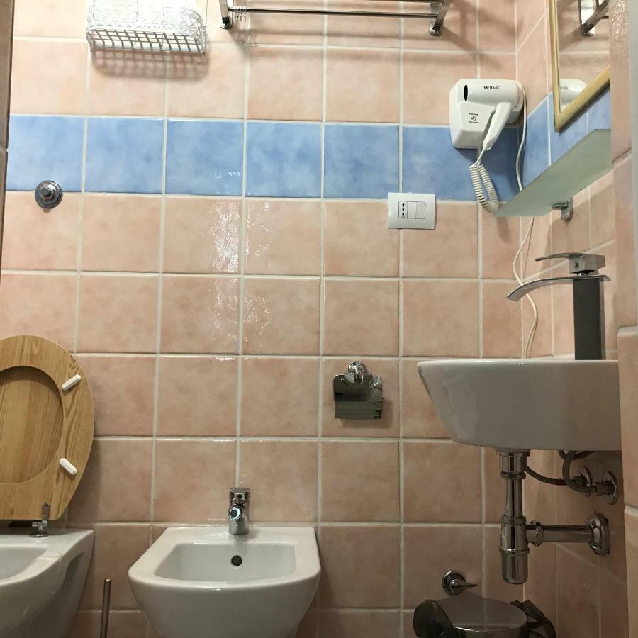 Boutique Oriente Express Hotel Cagliari Bagian luar foto