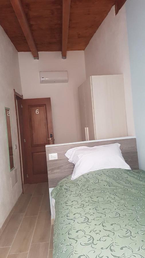 Boutique Oriente Express Hotel Cagliari Bagian luar foto